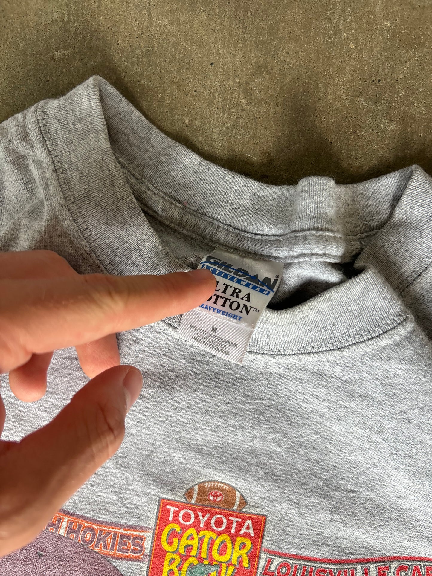 2006 Louisville Football Tee Medium