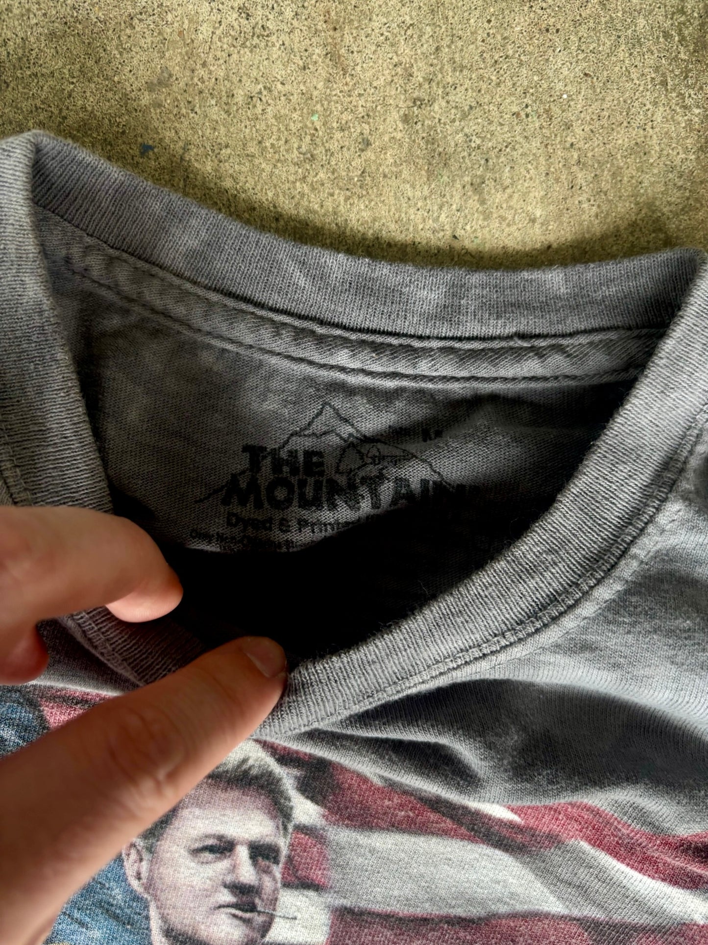 ‘00s The Mountain USA Graphic Tee Large