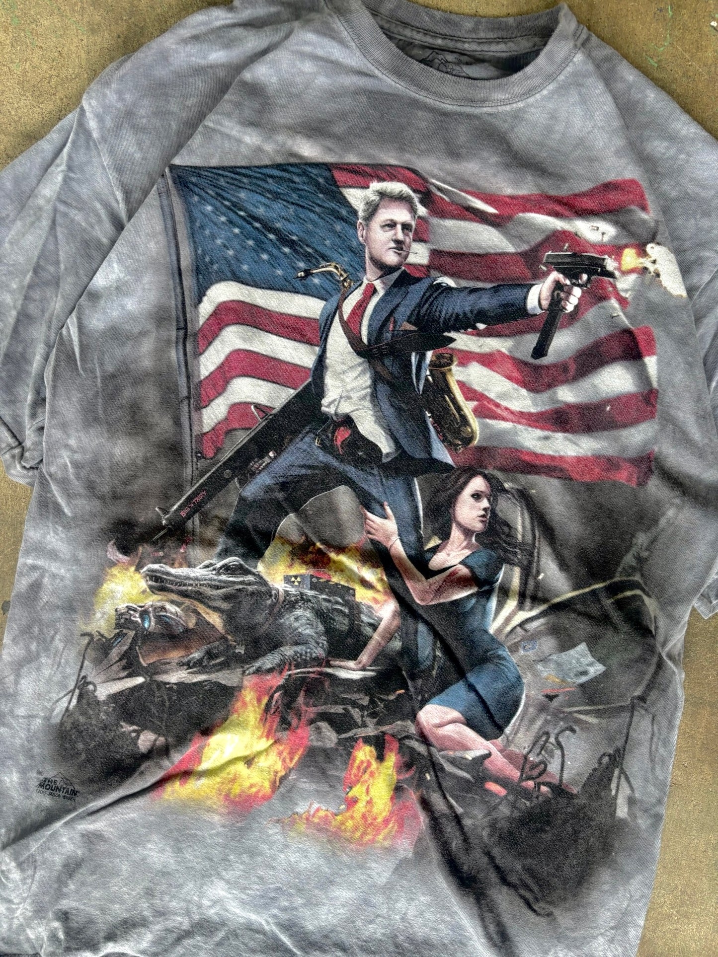 ‘00s The Mountain USA Graphic Tee Large