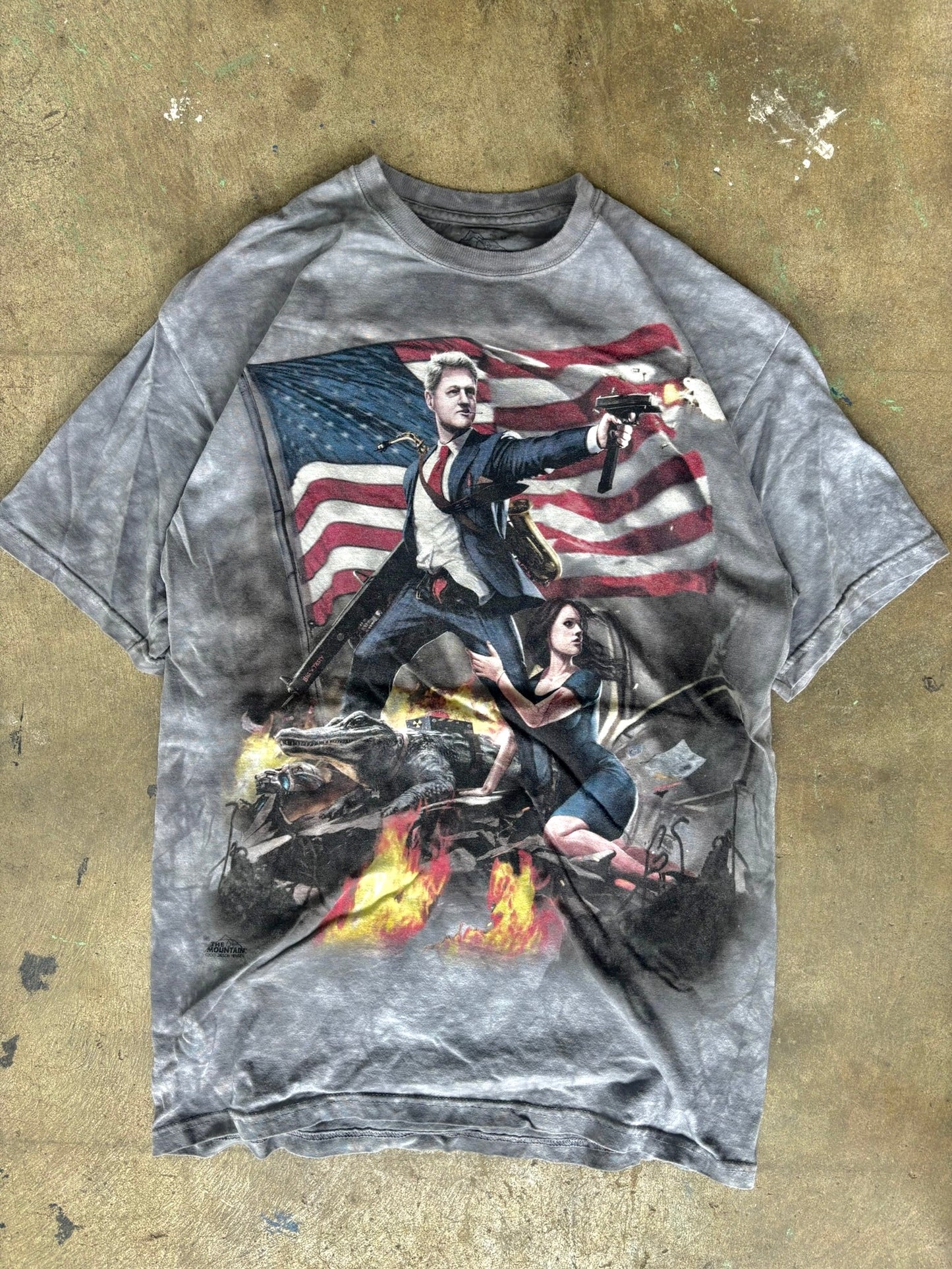 ‘00s The Mountain USA Graphic Tee Large