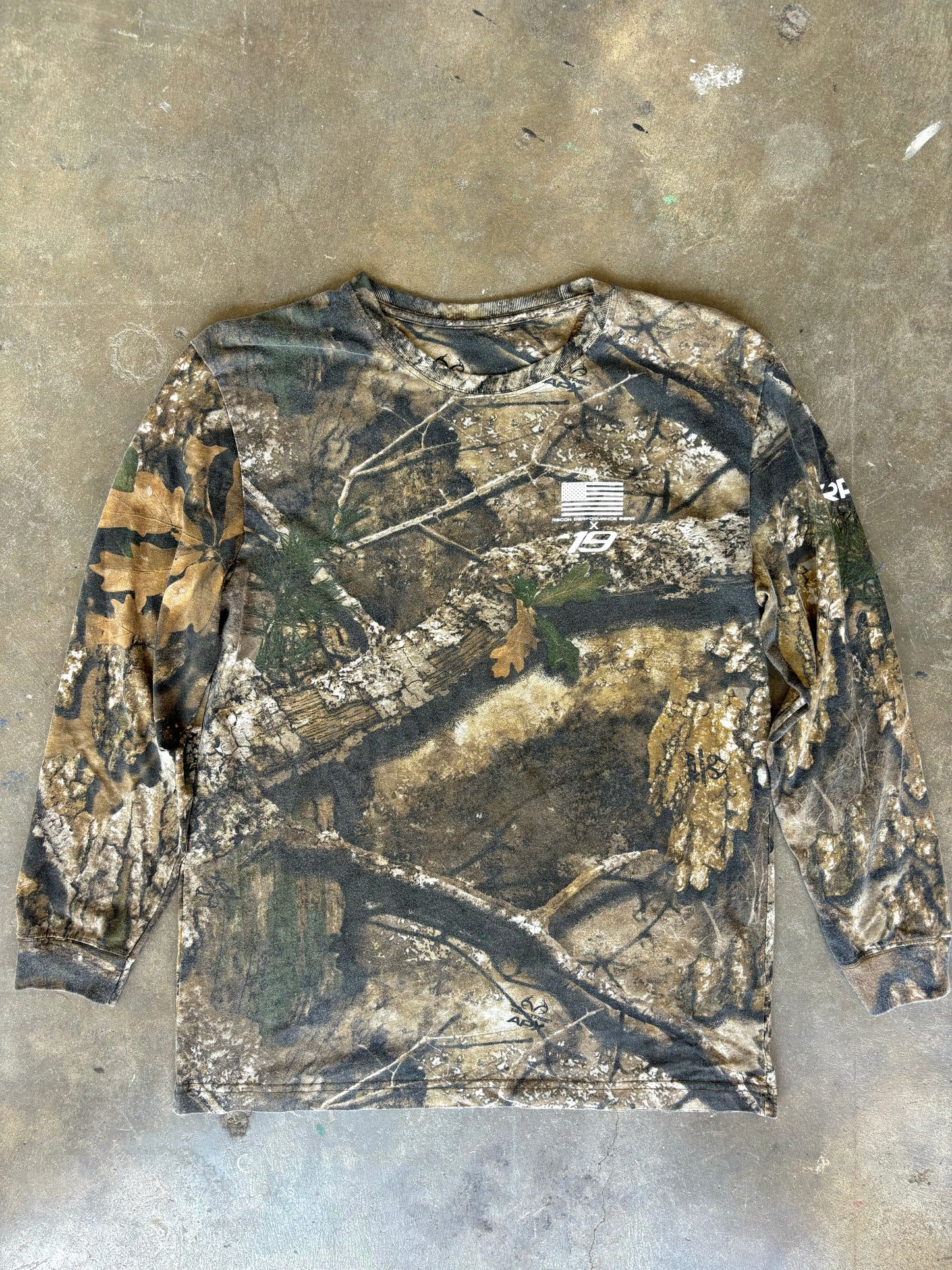 Real tree Camo Long Sleeve Large