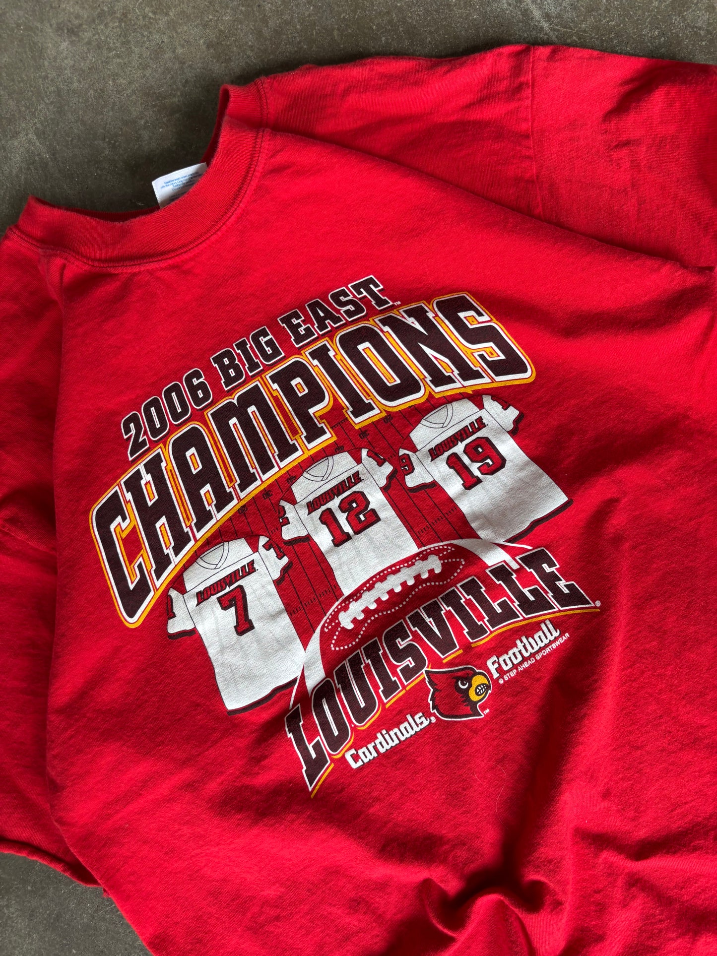 2006 Louisville Football Tee Large, Cut Sleeves